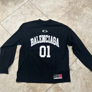 Balenciaga Oversized 01 Jersey
Size M Black Long Sleeve